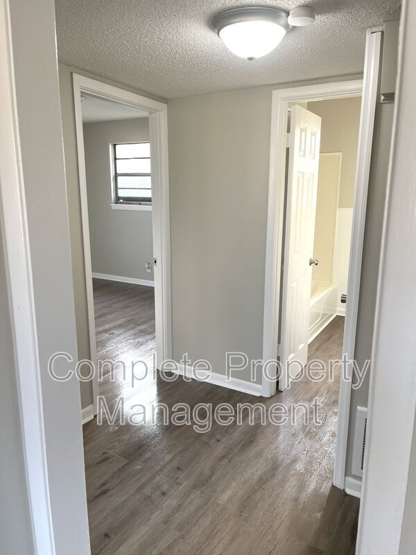 Building Photo - 1108 Hall St