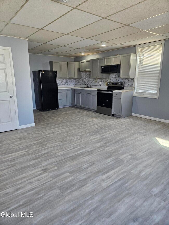 Building Photo - 38 Main St