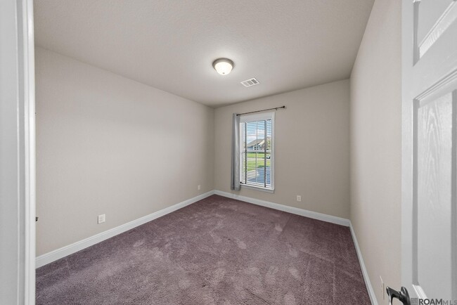Building Photo - 6107 Waterford Ln