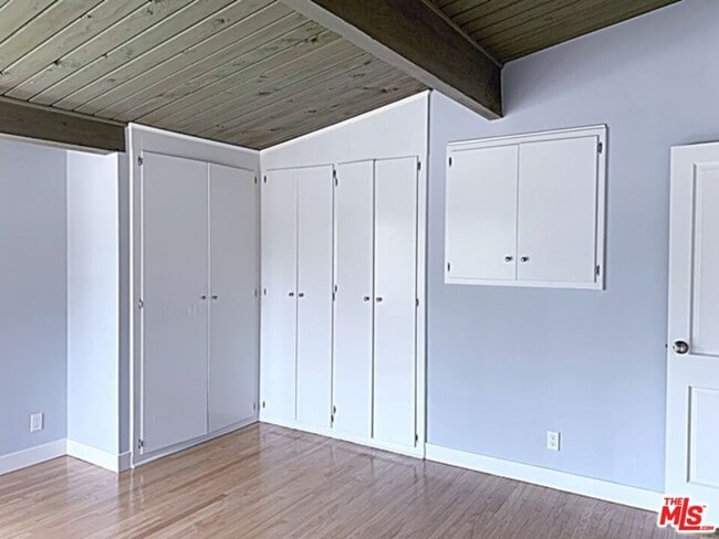 Building Photo - 321 Cameron Pl