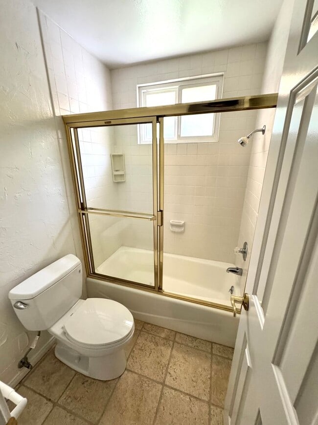 Building Photo - Quiet cul-de-sac Ondulando home with attached ADU included!!