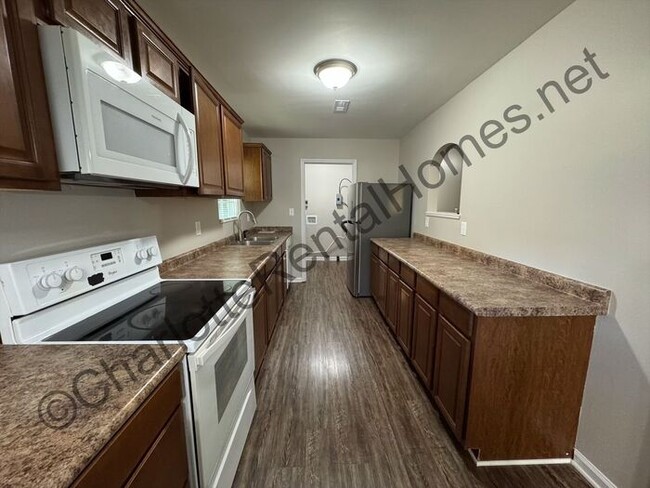 Building Photo - Rocking Chair front porch in Mint Hill!