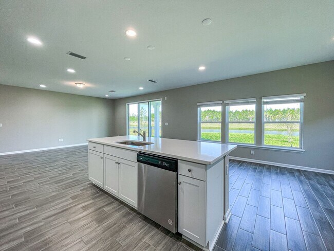 Building Photo - Silverleaf 4/3 w water view!!