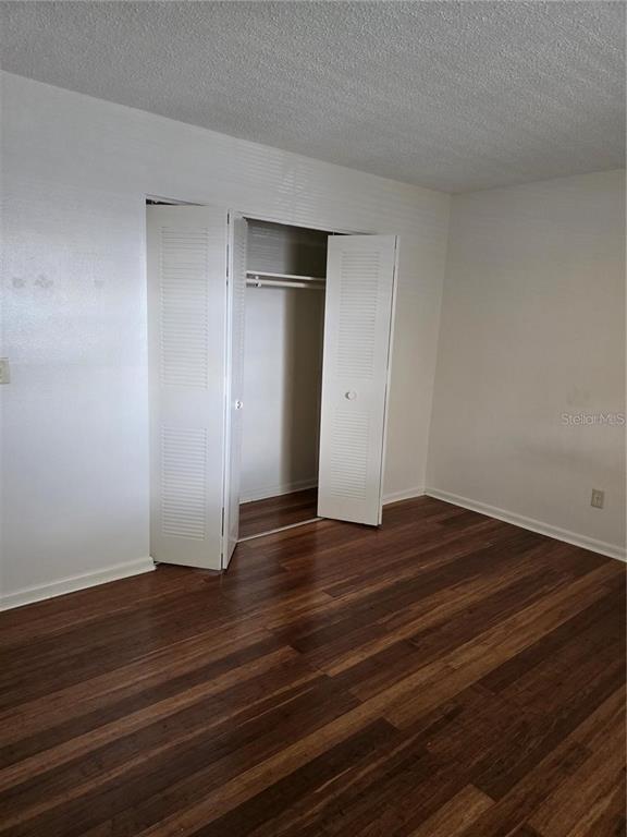 Building Photo - 712 Oakgrove Dr