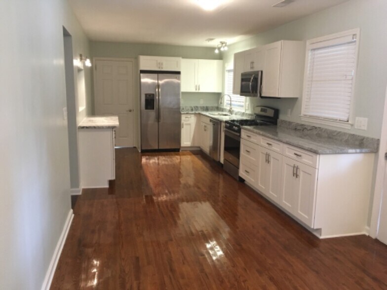 Primary Photo - 215 Cardinal Dr