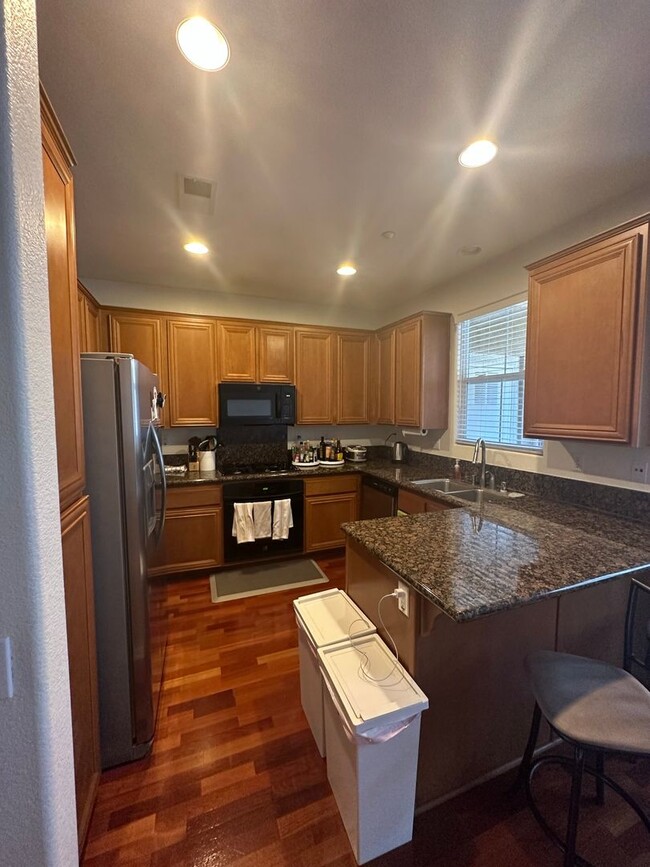 Building Photo - Stunning 3-Bedroom, 2.5-Bath Townhome in the Heart of Torrey Highlands – A Must-See!