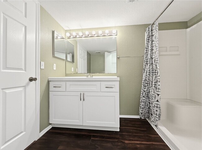 Building Photo - 2/2 Remodeled Condominium In Park Central, Millenia