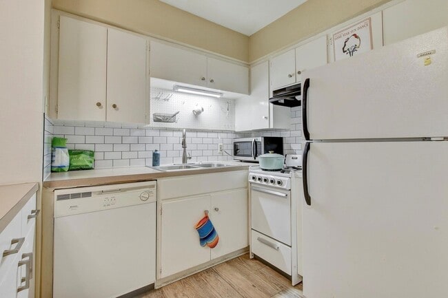 Building Photo - 803 W 28th St