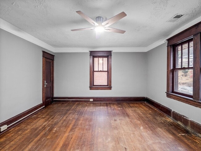 Building Photo - 524 Riverland Rd SE