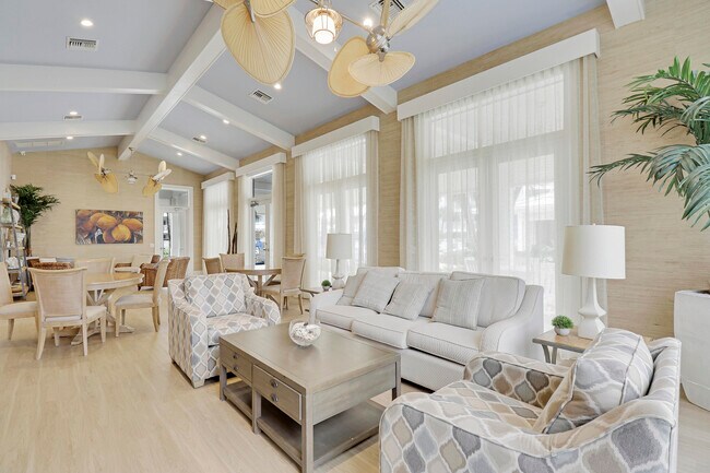Building Photo - 515 Bay Colony Dr N