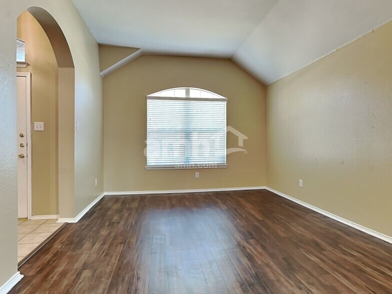 Building Photo - 9613 Glenshee Dr