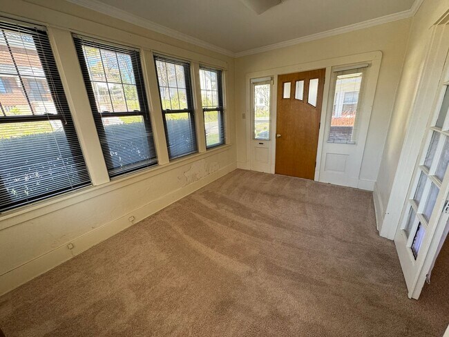 Building Photo - Mary Lou Molnar 111