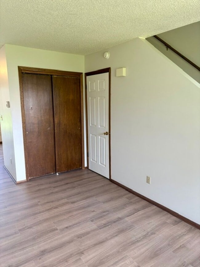 Building Photo - NEWLY UPDATED 2-Bed / 1-Bath Home – Bozeman, MT