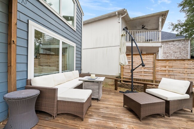 Building Photo - 3203 Poe Dr