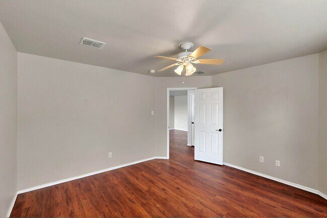 Building Photo - Spacious Family Home with Room to Grow