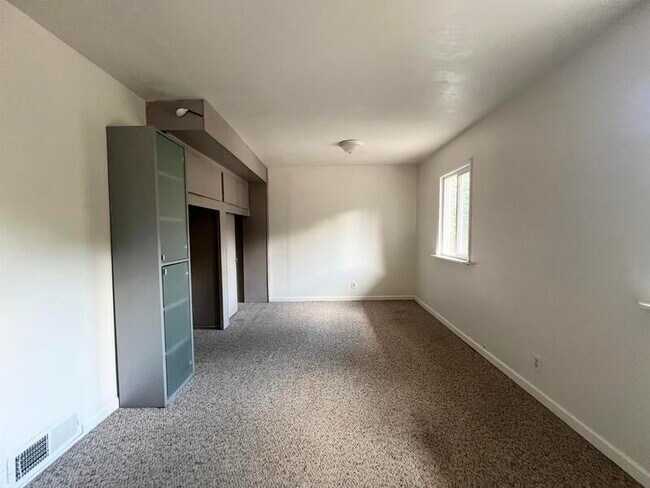Building Photo - 615 S 900 E