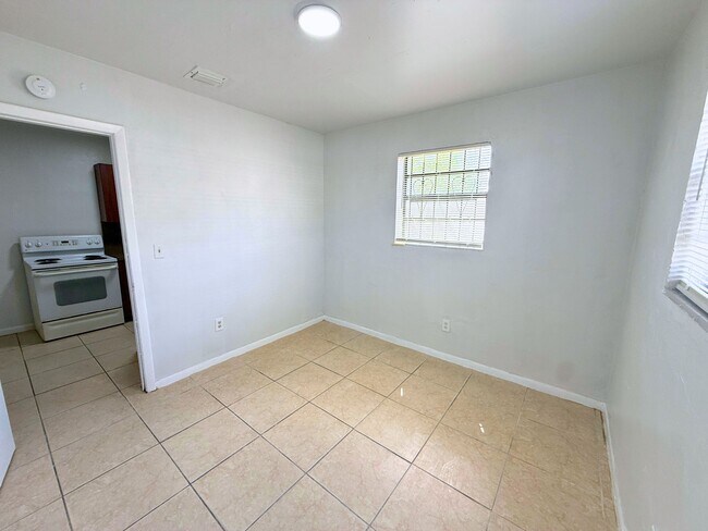 Building Photo - 1490 NE 152nd St