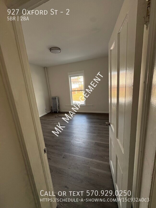 Building Photo - 927 Oxford St