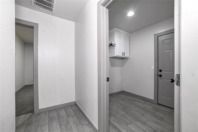 Building Photo - 1717 Breckenridge Dr