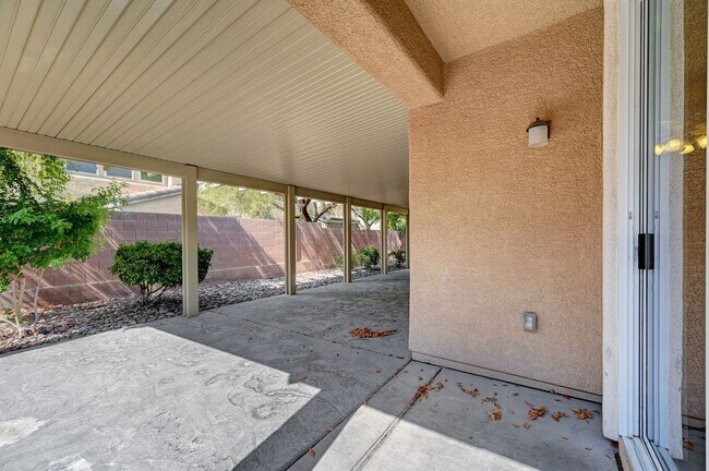 Building Photo - 10240 Gladstone Peak St