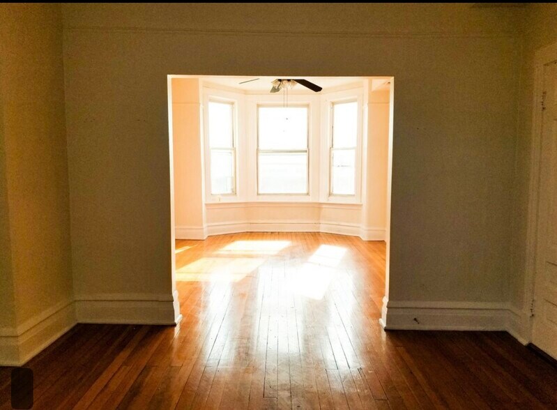 Building Photo - 3462 W North Ave