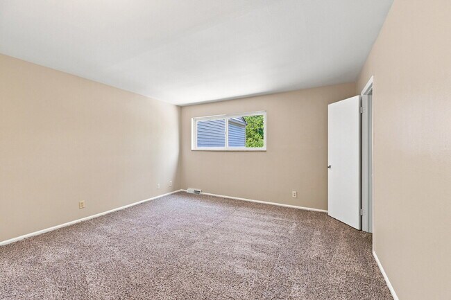 Building Photo - $2,440.95, 2 Beds - 3 Bath, Single Family Home in Littleton with Brand New Appliances!