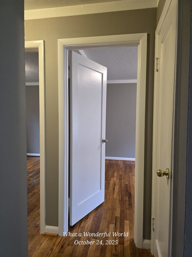 Building Photo - 583 Delmar Dr N