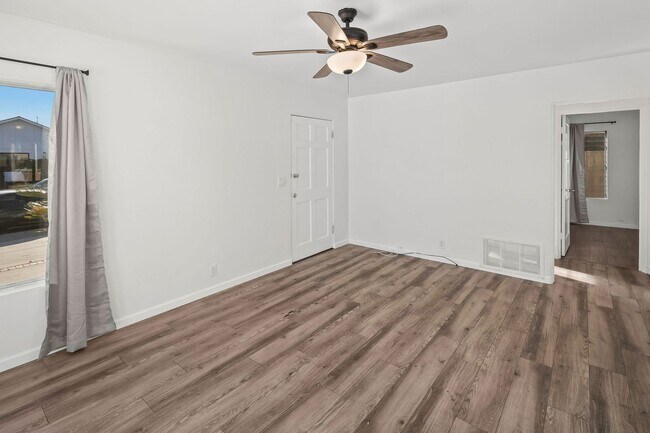 Building Photo - Emerson St