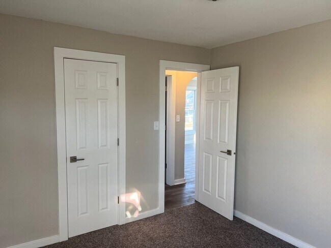 Building Photo - 2 Bedroom House for Rent in Lake Station