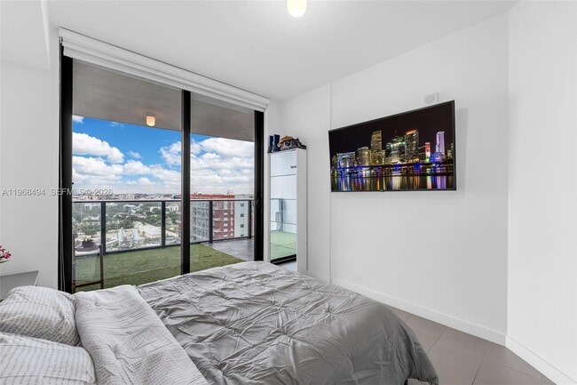 Building Photo - 1600 NE 1st Ave