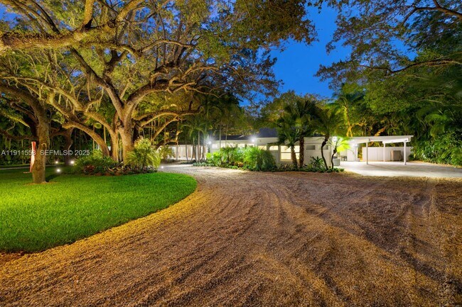 Building Photo - 11015 Lakeside Dr