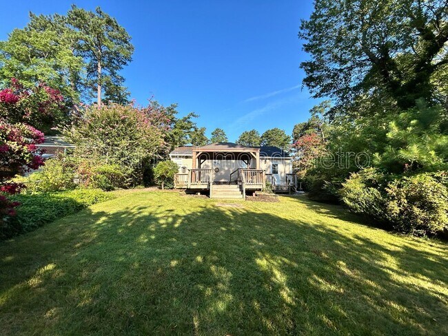 Building Photo - 1109 Dinwiddie Ave