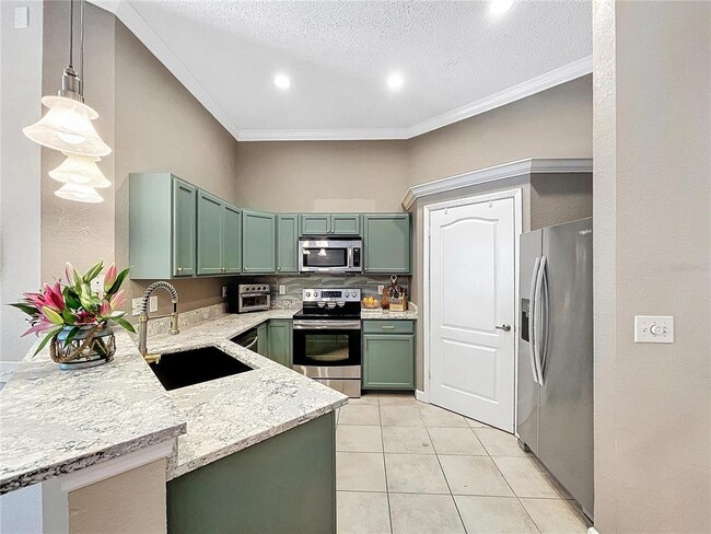 Building Photo - 704 Seagate Dr