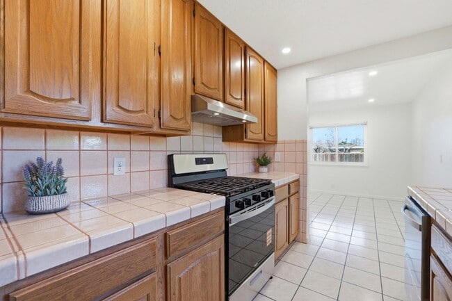 Building Photo - 1861 Nelson Dr