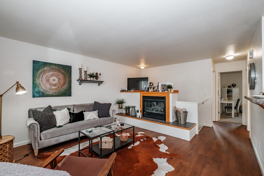 Brentwood Estates | Living Room - Brentwood Estates