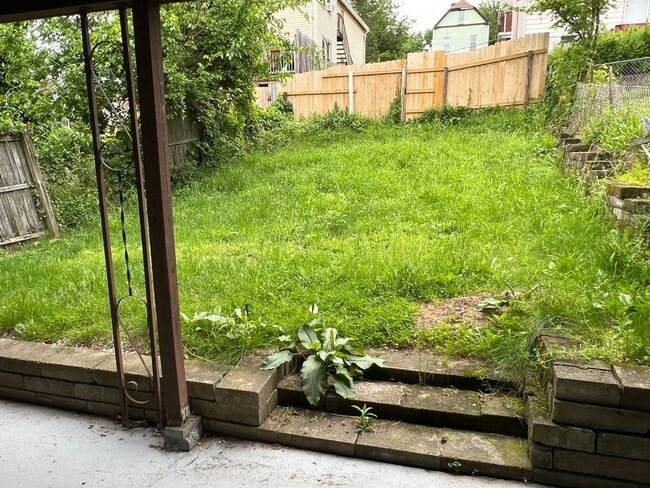Building Photo - Charming and Updated 3BR Home For Rent in Pittsburgh's Elliot Neighborhood