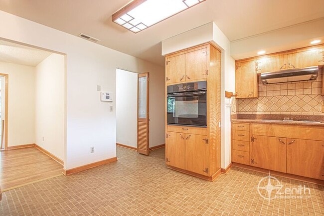 Building Photo - 6509 Louisiana Dr