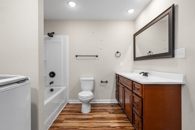 Building Photo - 1709 Evans Rd