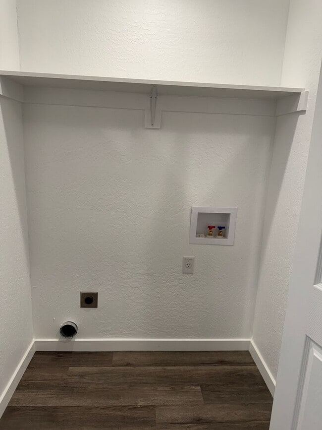 Building Photo - GEAW5