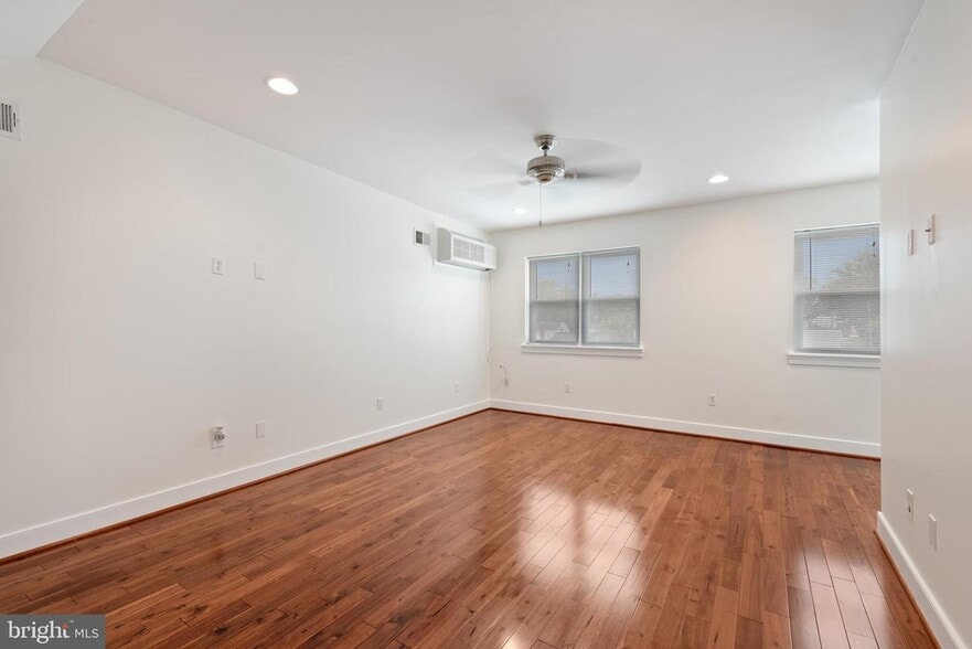 Master Suite - 2903 Topaz Rd