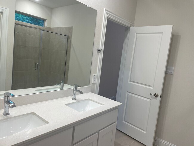 Building Photo - 2516 Sakeena Ct