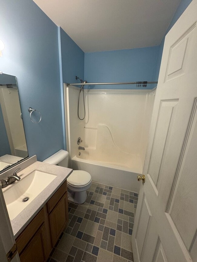 Building Photo - 3 Bedroom Condo