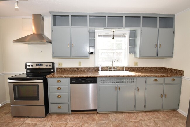 Building Photo - Adorable 3 Bedroom on McKinley Ave. South ...