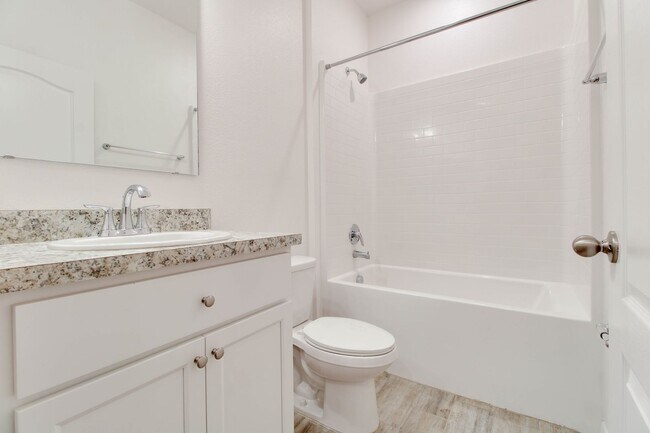 Building Photo - 2525 Carriage Pointe Loop