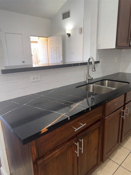 Building Photo - 11008 Misty Summit Dr