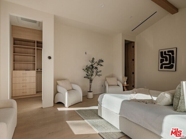 Building Photo - 14647 Morrison St