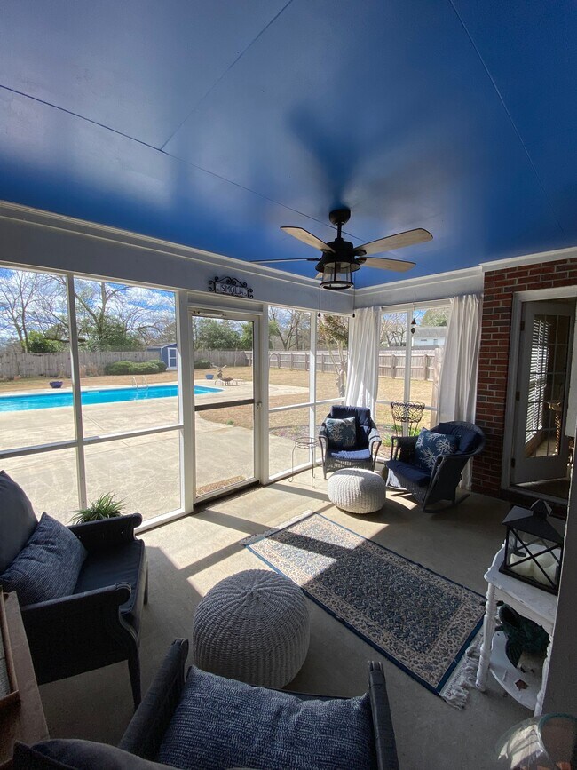 Building Photo - 5010 Emerald Isle Ct