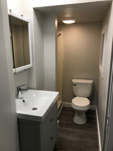 Building Photo - 1002 Naval Ave