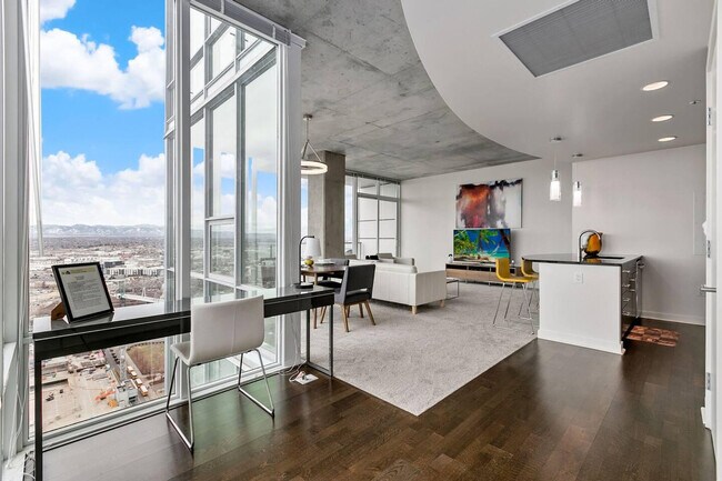 Building Photo - 1324 Champa St