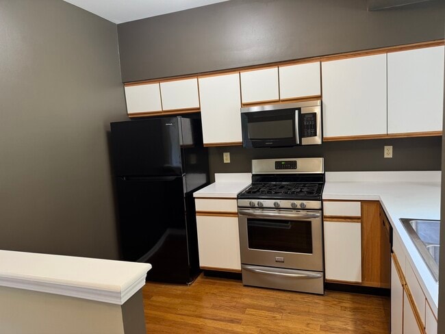 Building Photo - 1457 Walnut Hill Ave